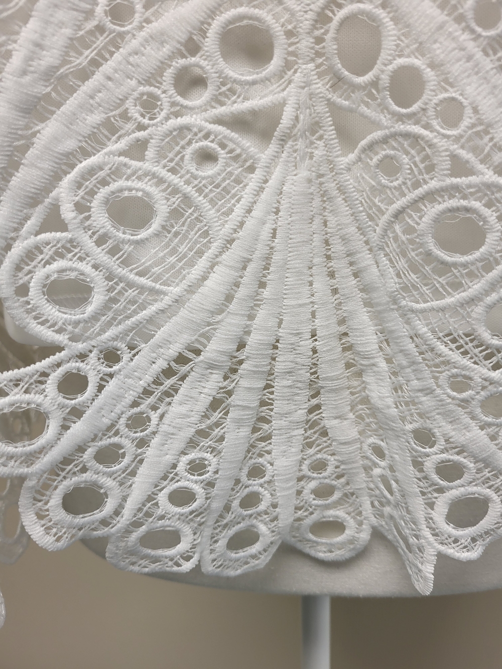 Flying Tomato White Crochet Lace Eyelet Puff-Sleeve Blouse Sz. S - Picture 3 of 13